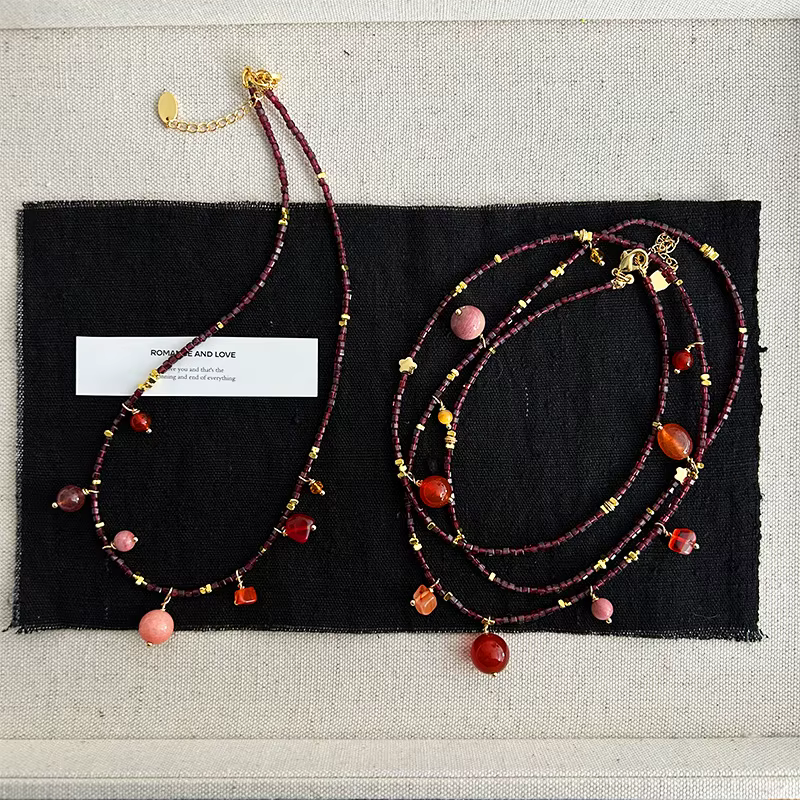 Collier à pendentif long bohème en perles de grenat vintage pour femmes