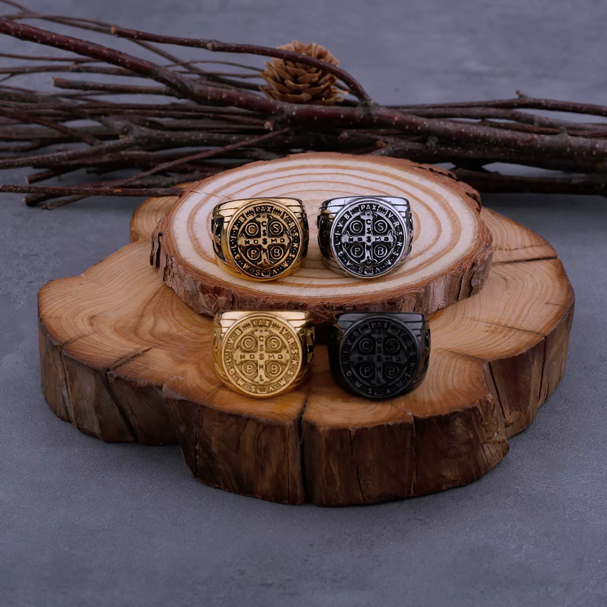 Bague croix chrétienne de Saint Benoît pour homme