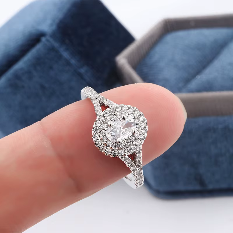 Bague de fiançailles entièrement en diamant exagéré pour femme