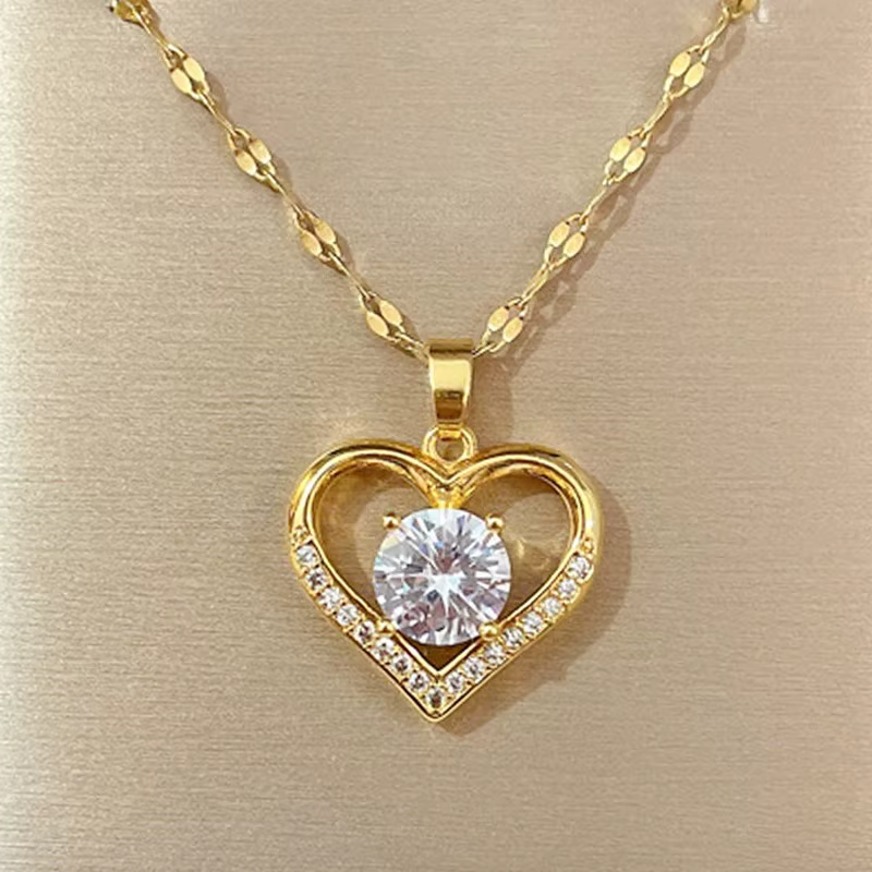Collier avec pendentif en forme de cœur pour femmes