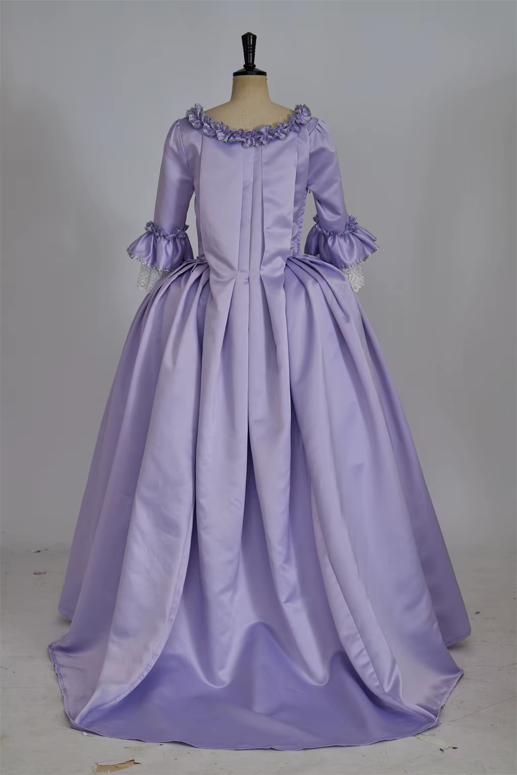 1770s Rococo Marie Antoinette violet robe de bal