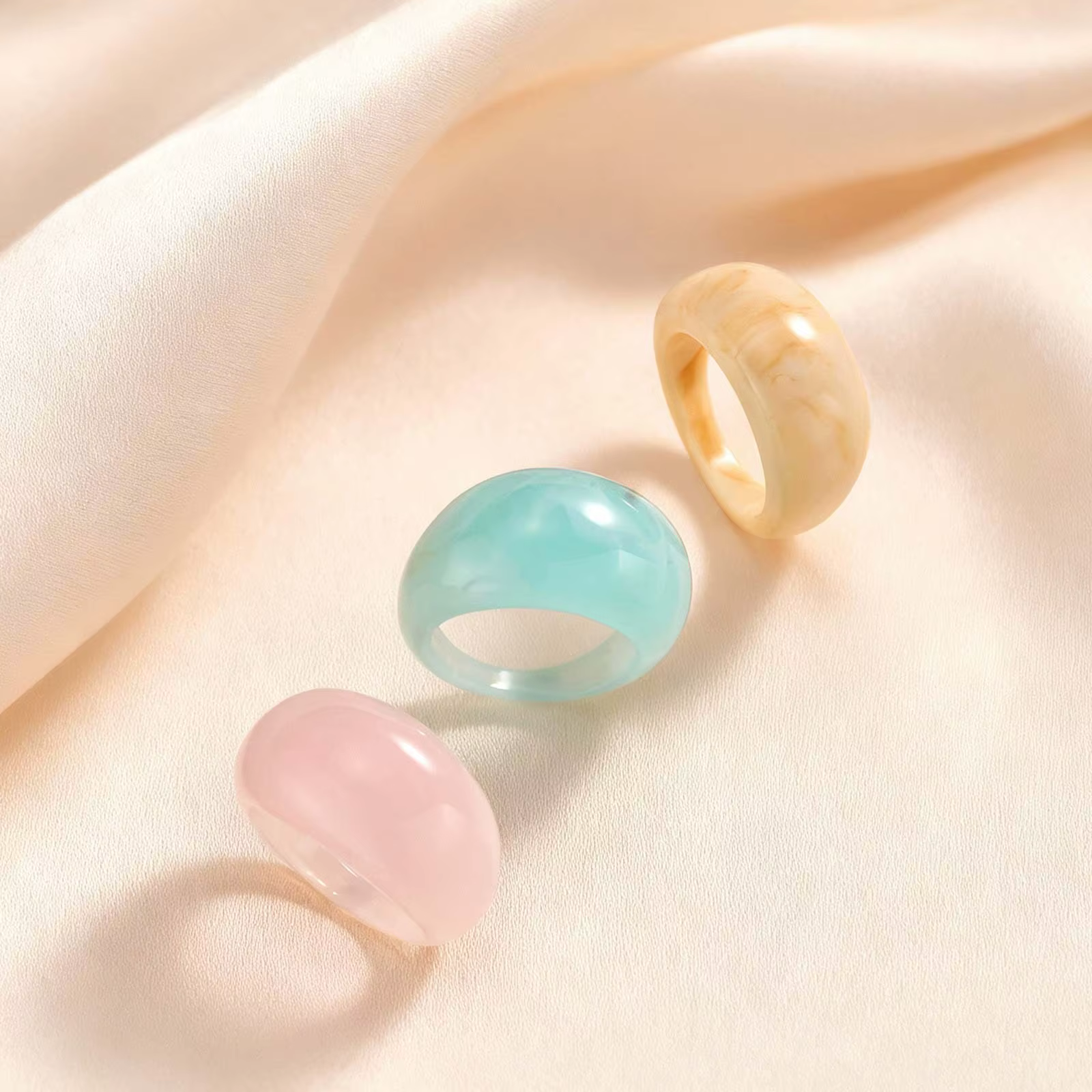 Bague acrylique classique couleur bonbon pour femmes