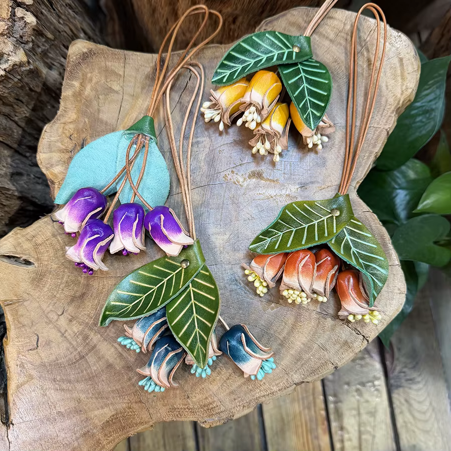 Pendentif fleur de muguet en cuir de vachette fait main