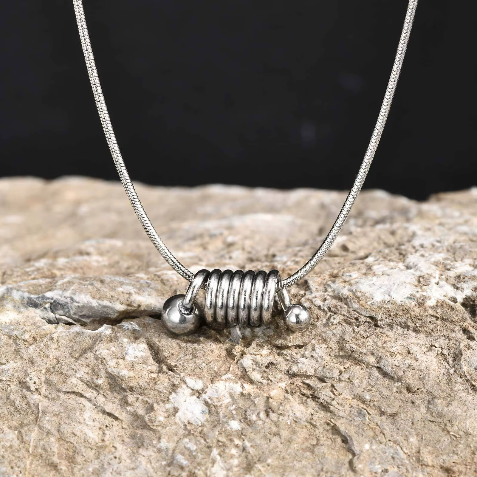 Pendentif en forme de printemps pour hommes et femmes, colliers de la présidence, perles, breloque salle, bijoux en acier inoxydable, cadeau pour la fête de mariage, la journée de Léon