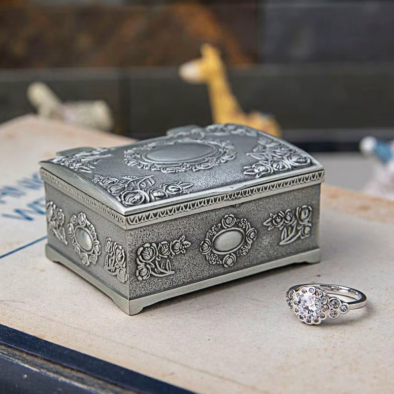 Boîte à bijoux rétro de style européen en métal