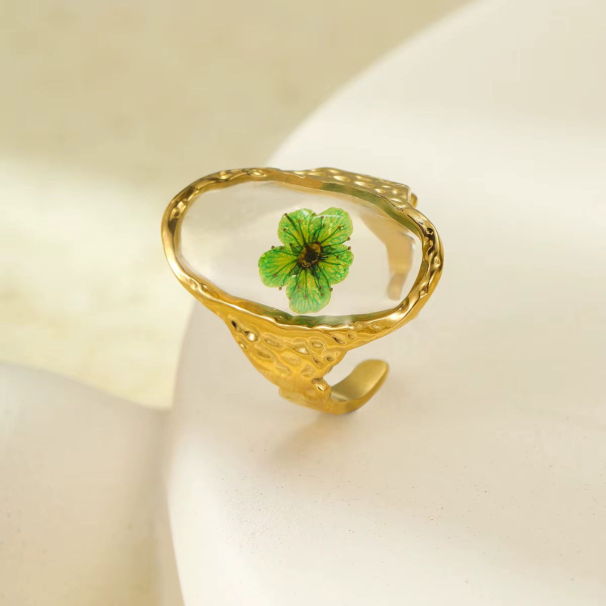 Bague ouverte délicate en fleurs séchées pour femme