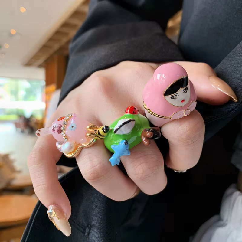 Poupée dégoulinante d'huile grenouille verte anneau empilable doux et cool