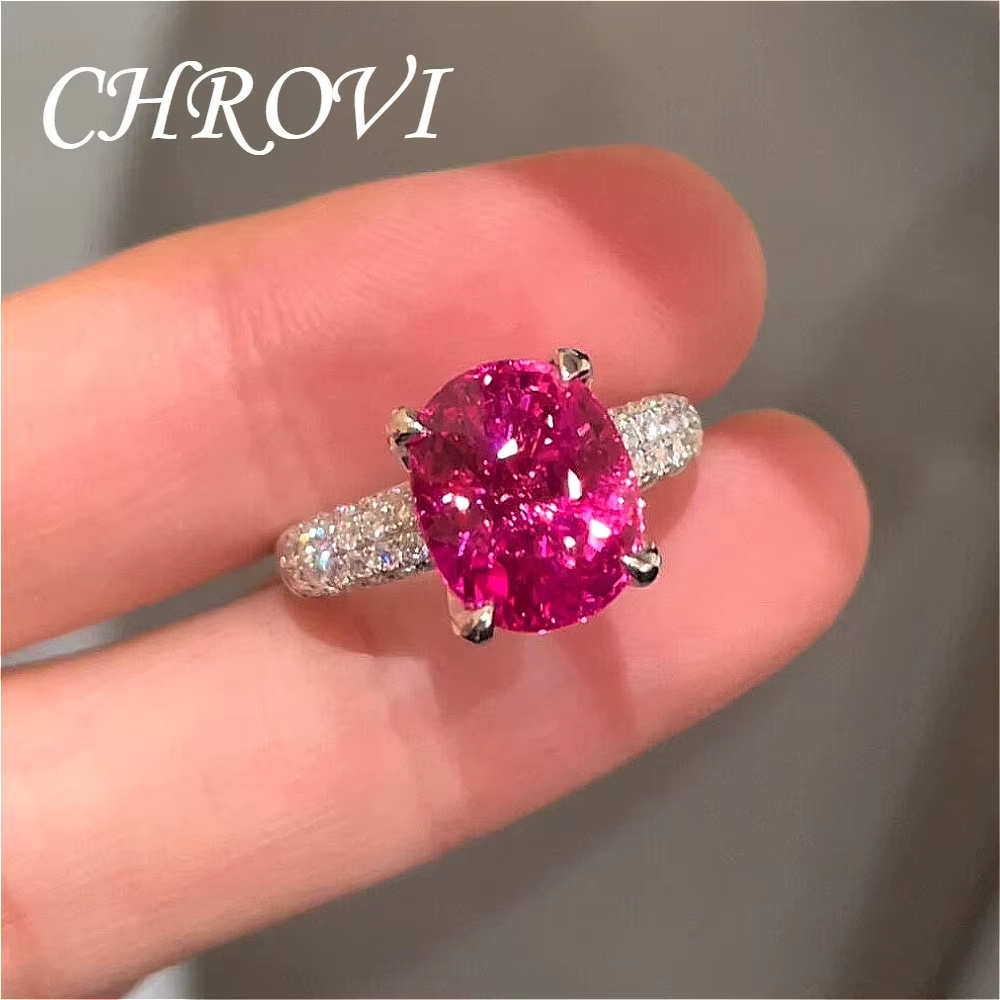 Belle bague ouverte élégante en argent sterling 925 avec saphir rouge pour femme. Bijoux en pierres précieuses à la mode.