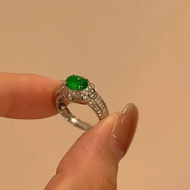 Classic Inspiration inlay Diamonds Natural chalcedony Green rings for women Charms Retro Elliptical Ring Banquet Jewelry Gift