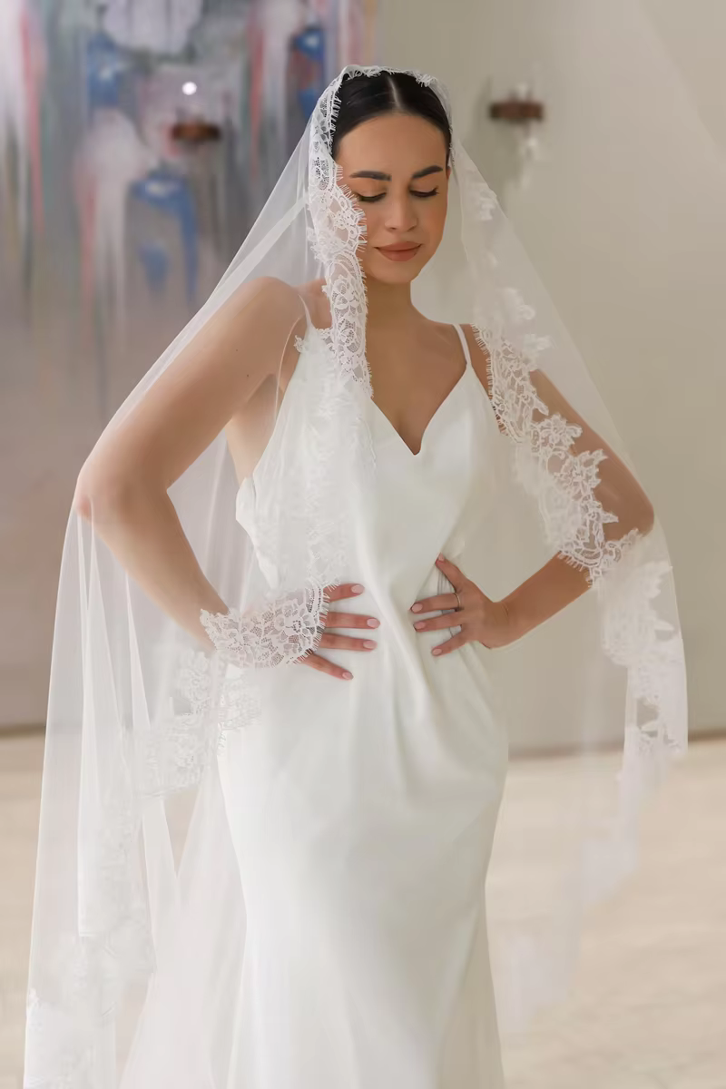 Voile en dentelle mantille