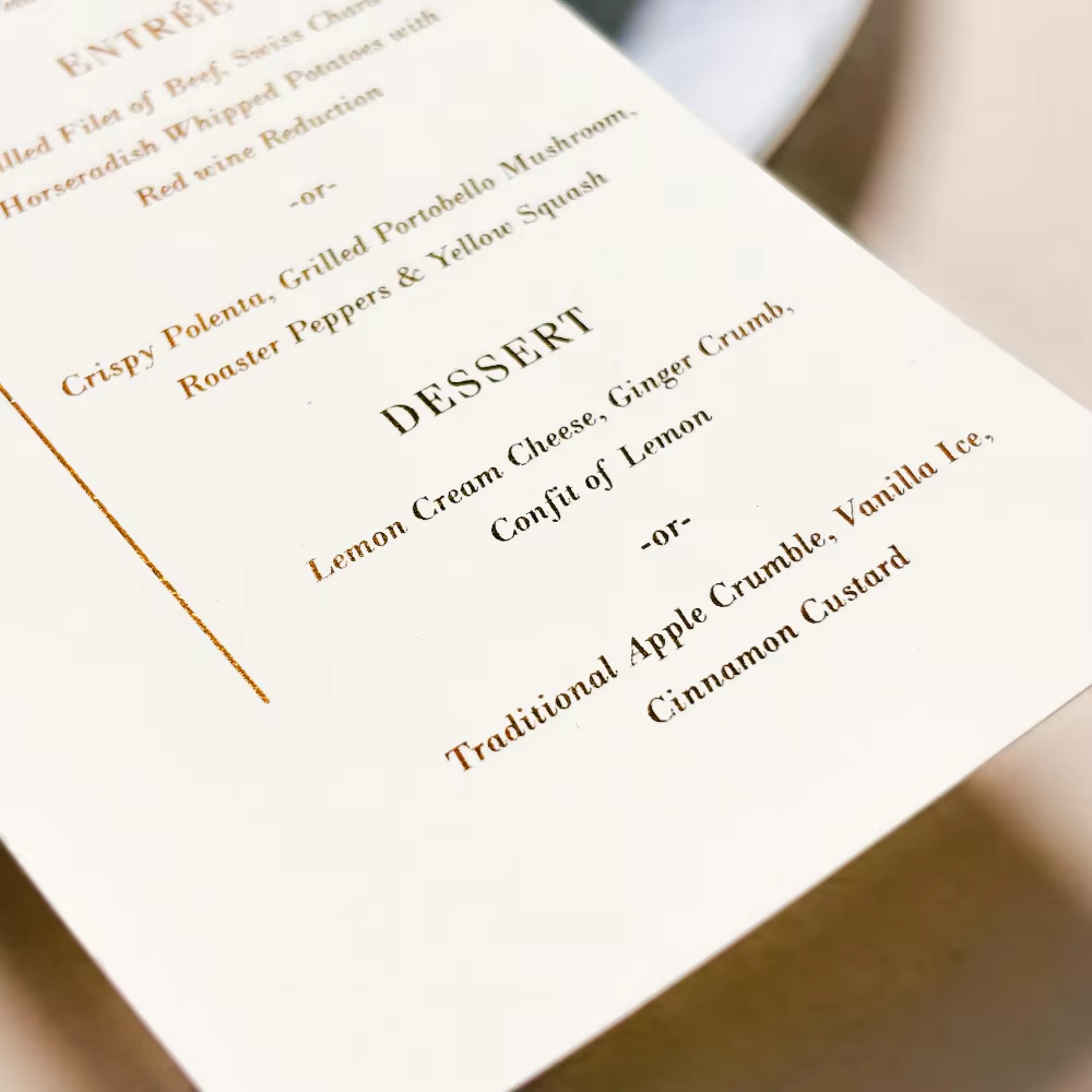 Menu de mariage avec texte en feuille d'or