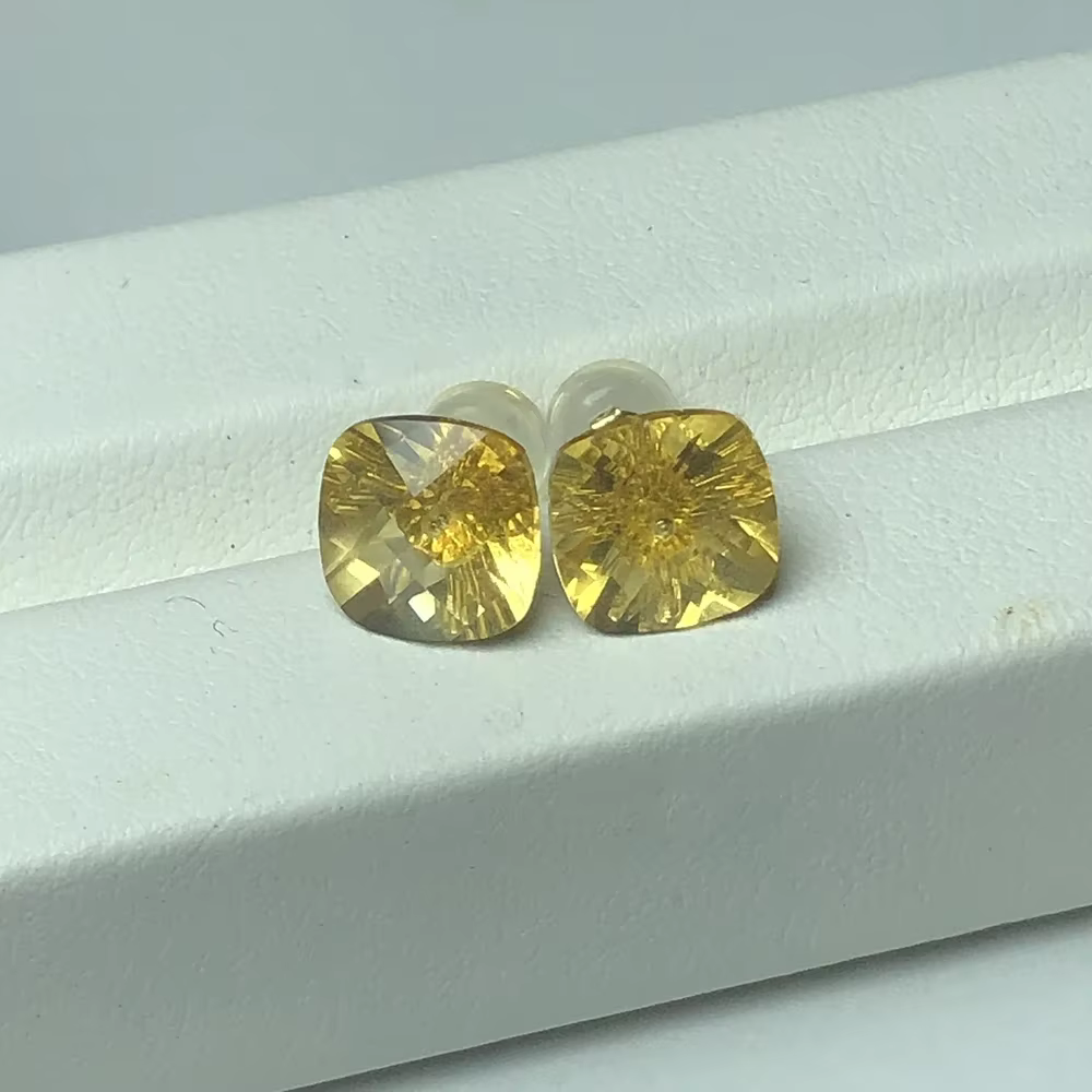 Boucles d'oreilles en or 18 carats avec pierres précieuses taillées carrées pour femmes