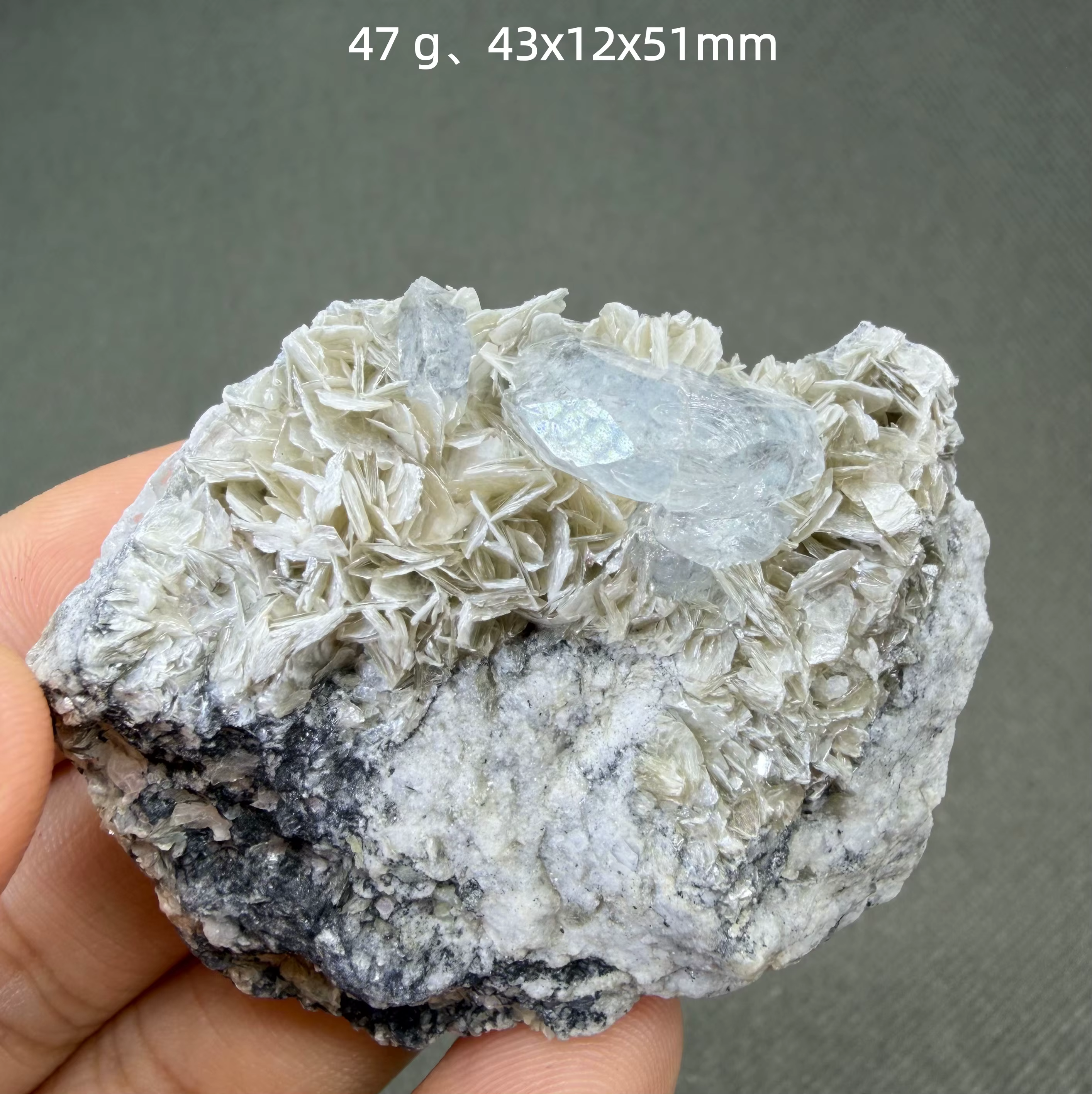 Grappe de cristaux d'aigue-marine naturelle