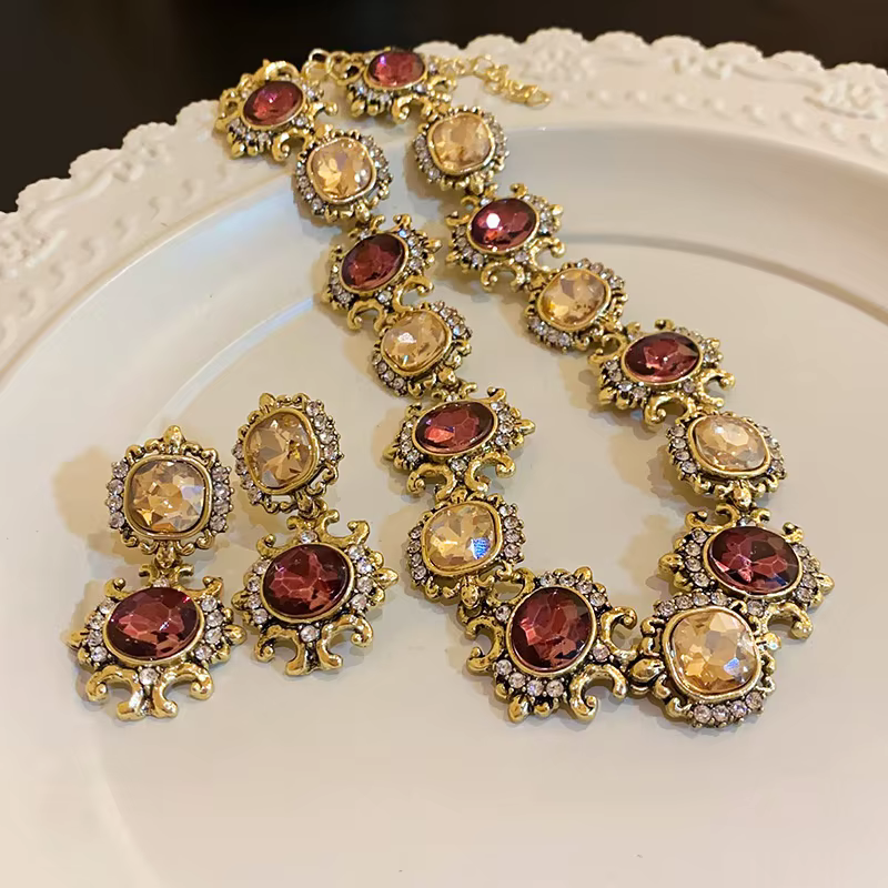 Ensemble de boucles d'oreilles et collier incrusté de diamants de Style Court rétro pour femmes