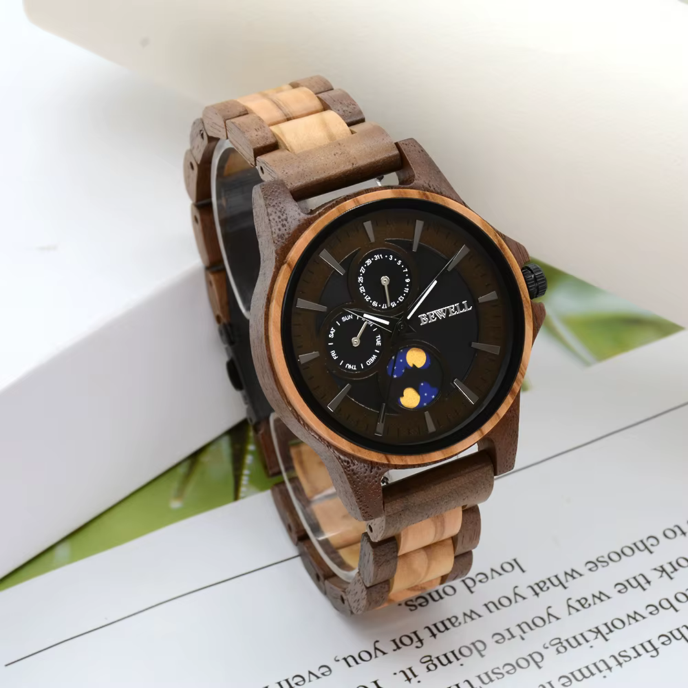 Montre homme luxueuse en bois gravé cadran rond phase de lune lumineuse