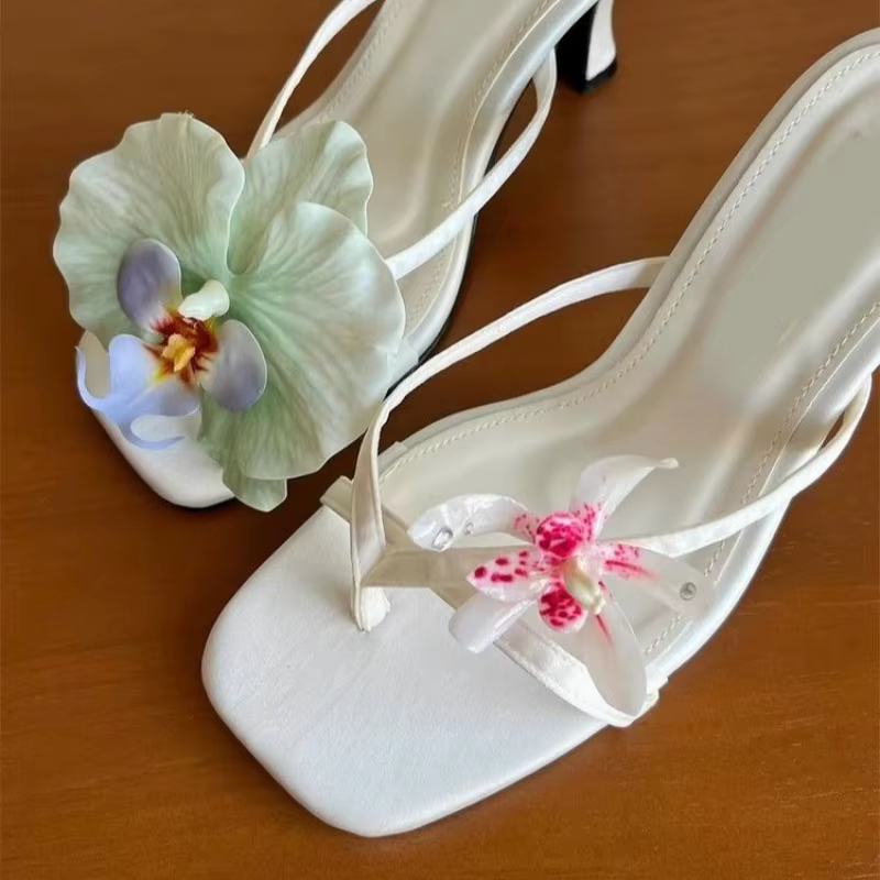 Sandales asymétriques à fleurs Hawaïennes
