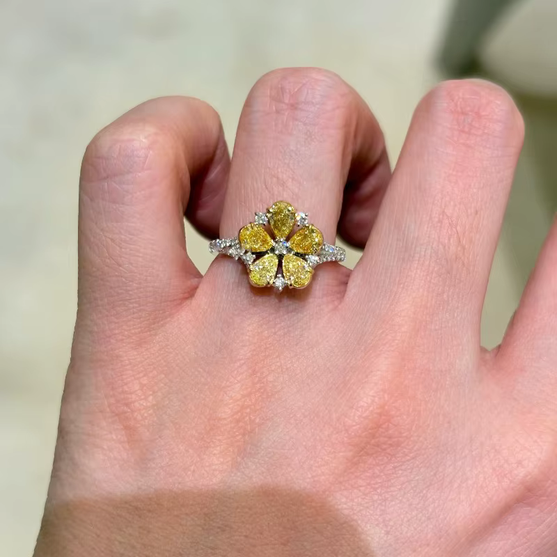Bagues classiques incrustées de fleurs de pierres précieuses jaunes pour femmes