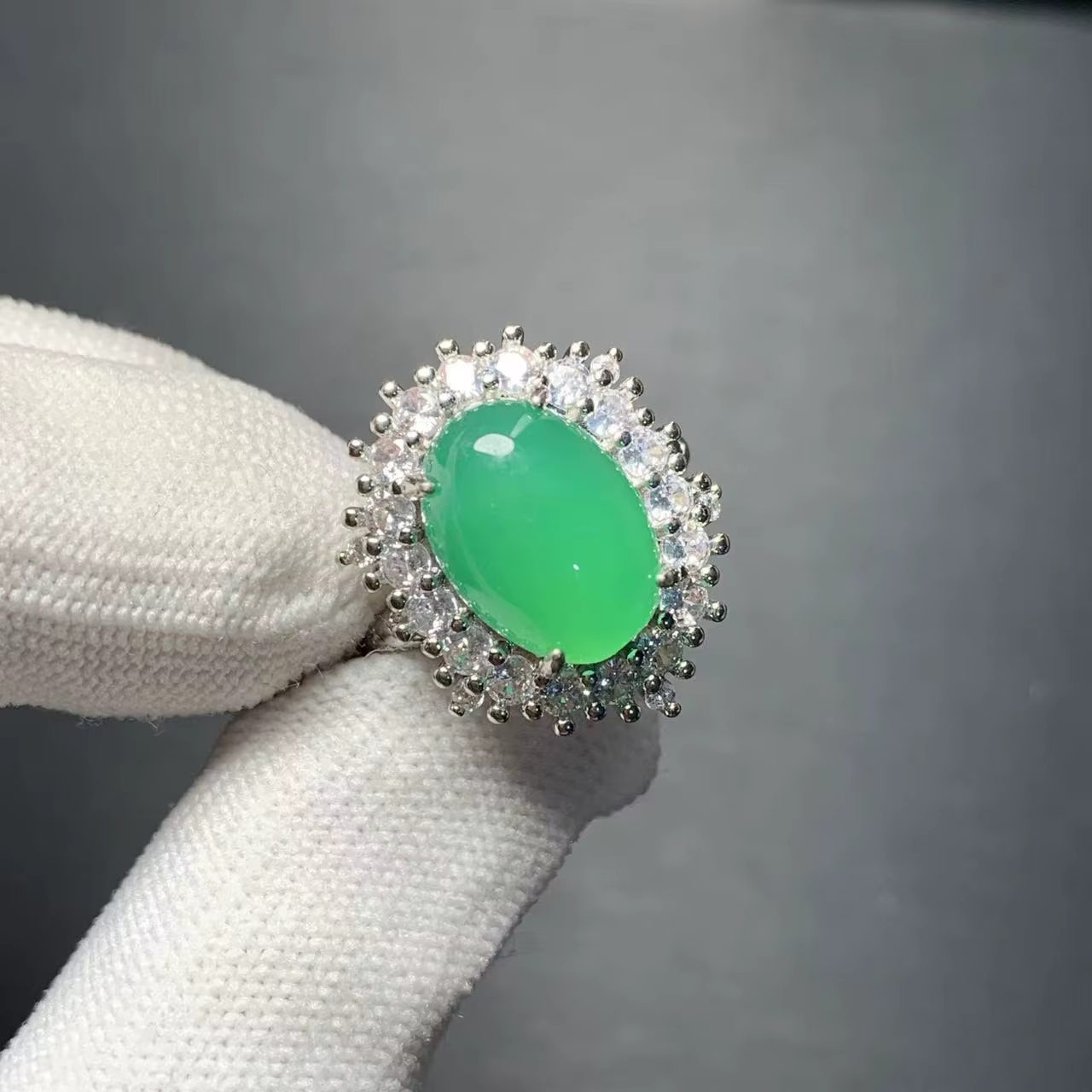 Bague en calcédoine naturelle