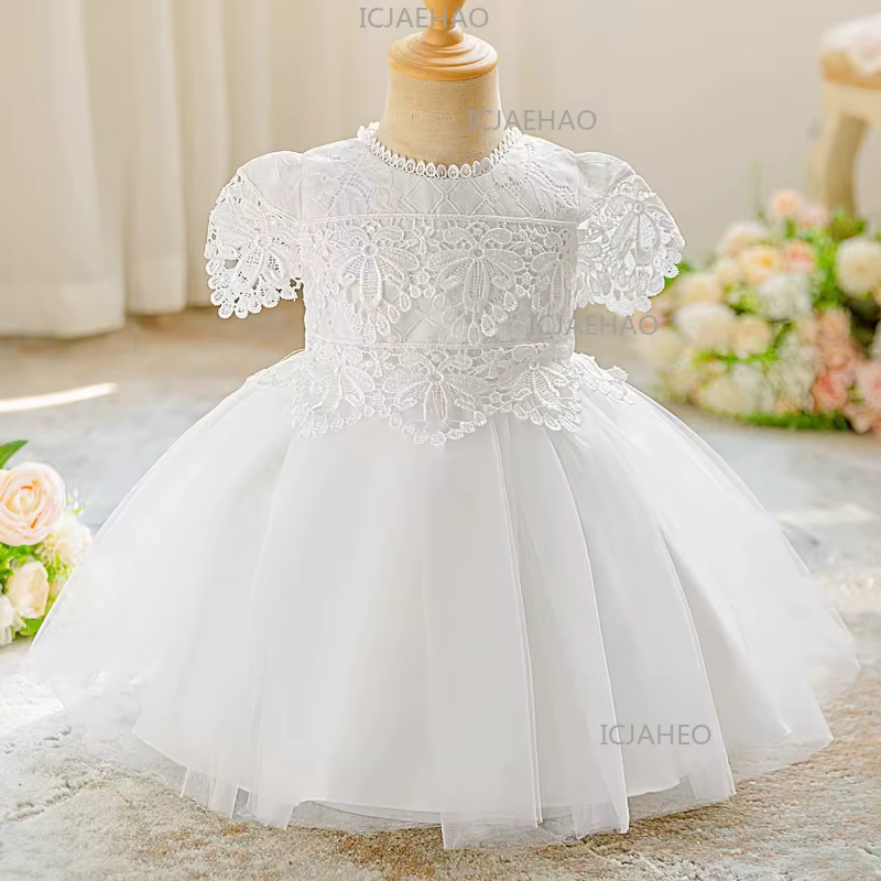 Robe de princesse blanche à manches courtes en dentelle pour le premier anniversaire de bébé fille
