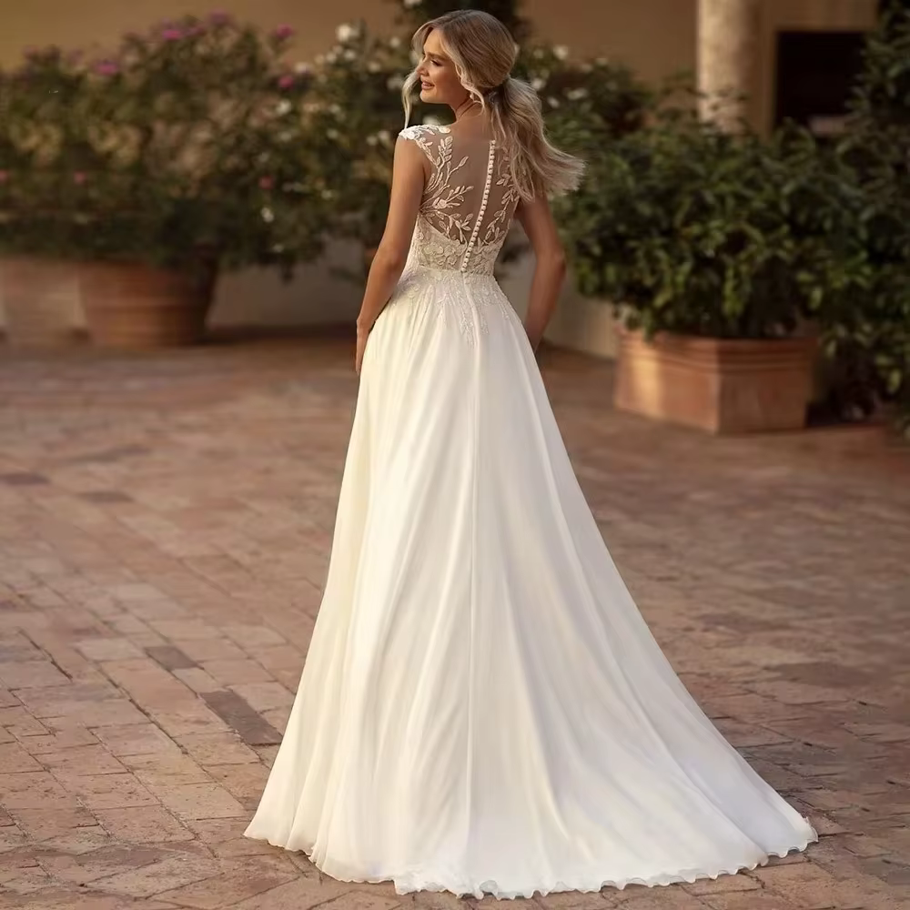Robes de mariée personnalisées en mousseline avec appliques de dentelle perlées