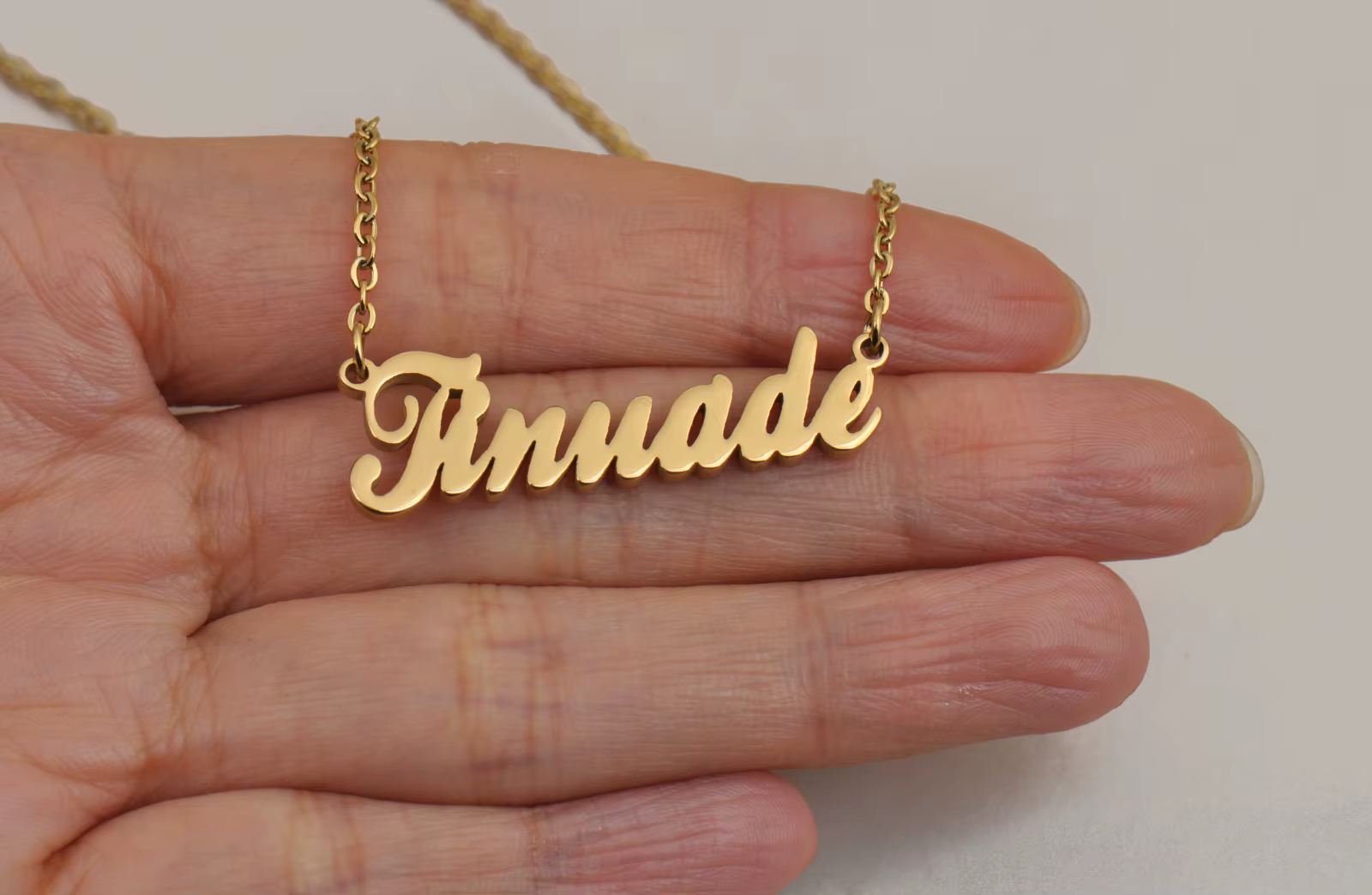 Collier de nom de Sofia plaqué or pour femme, bijoux en acier inoxydable, pendentif plaque signalétique, cadeau de petite amie, mère