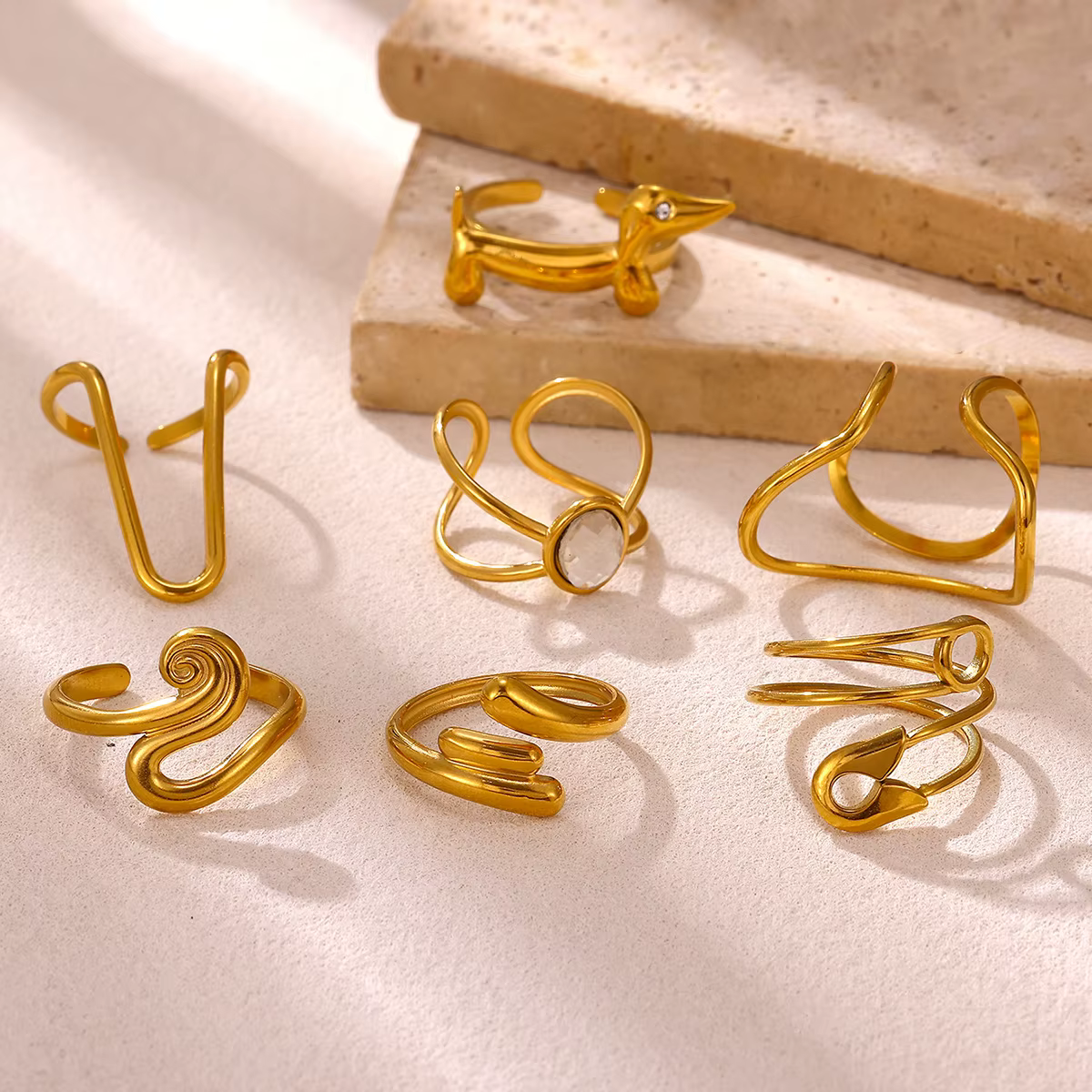 Bague géométrique dorée pour femmes