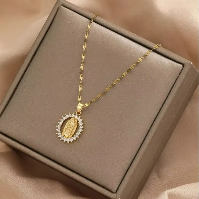 Mode européenne et américaine et magnifique collier creux de la vierge marie en Zircon coloré incrusté d'étoile du ciel pour femmes