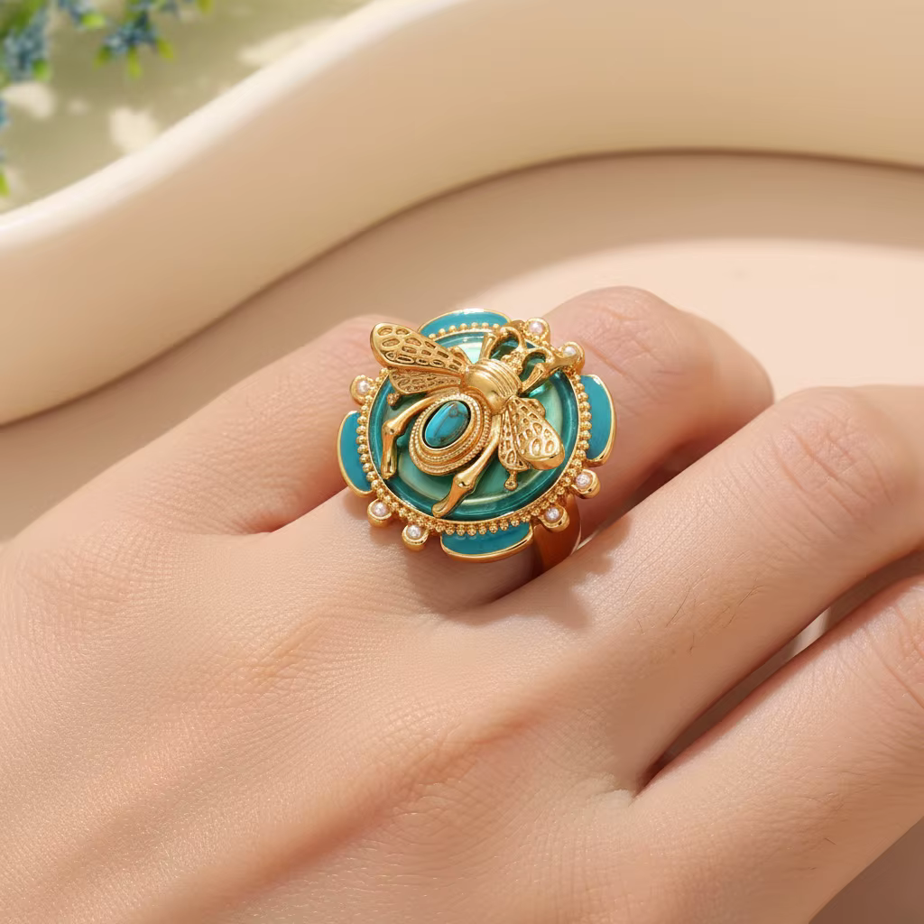 Bague abeille élégante en émail vert