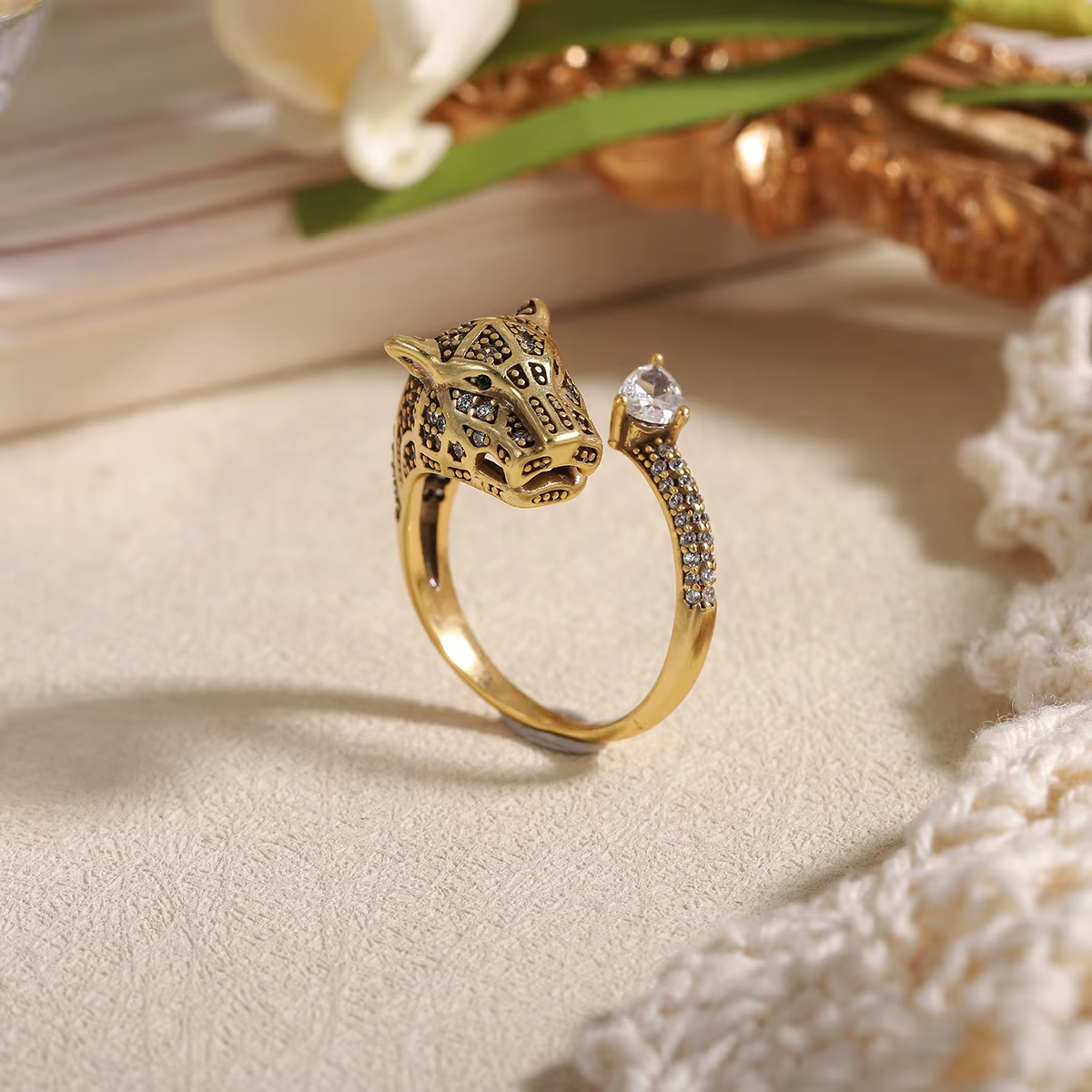 Bague élégante tête de léopard pour femme
