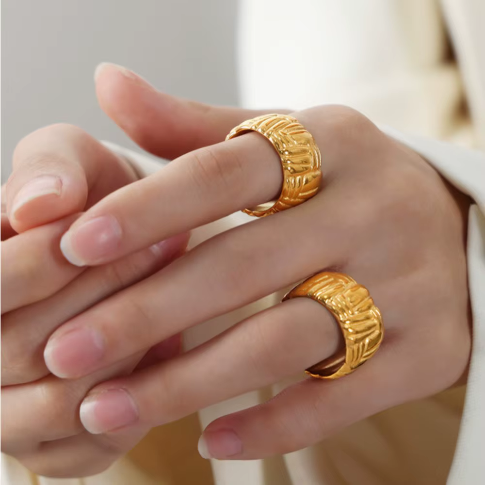 Bague texturée tressée en acier inoxydable