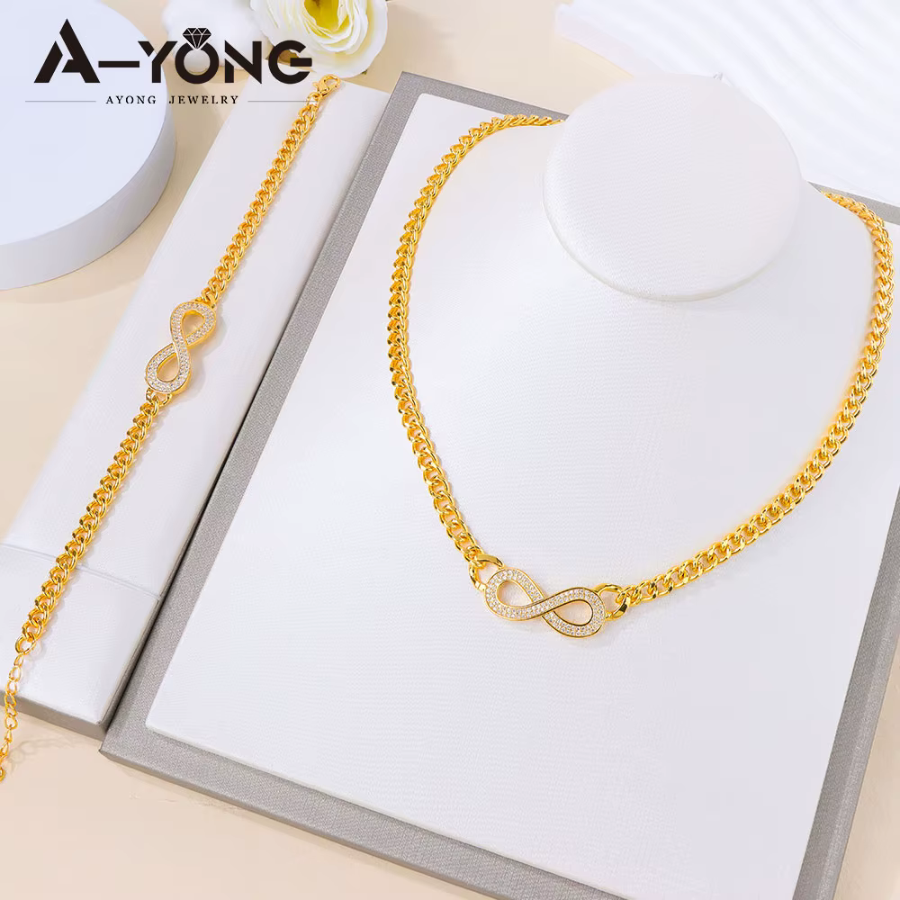 Ensemble de bijoux en zircone plaqué or 21 carats