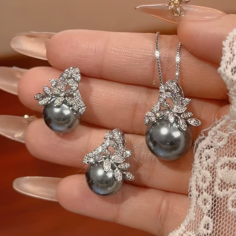 Bijoux élégants en perles grises