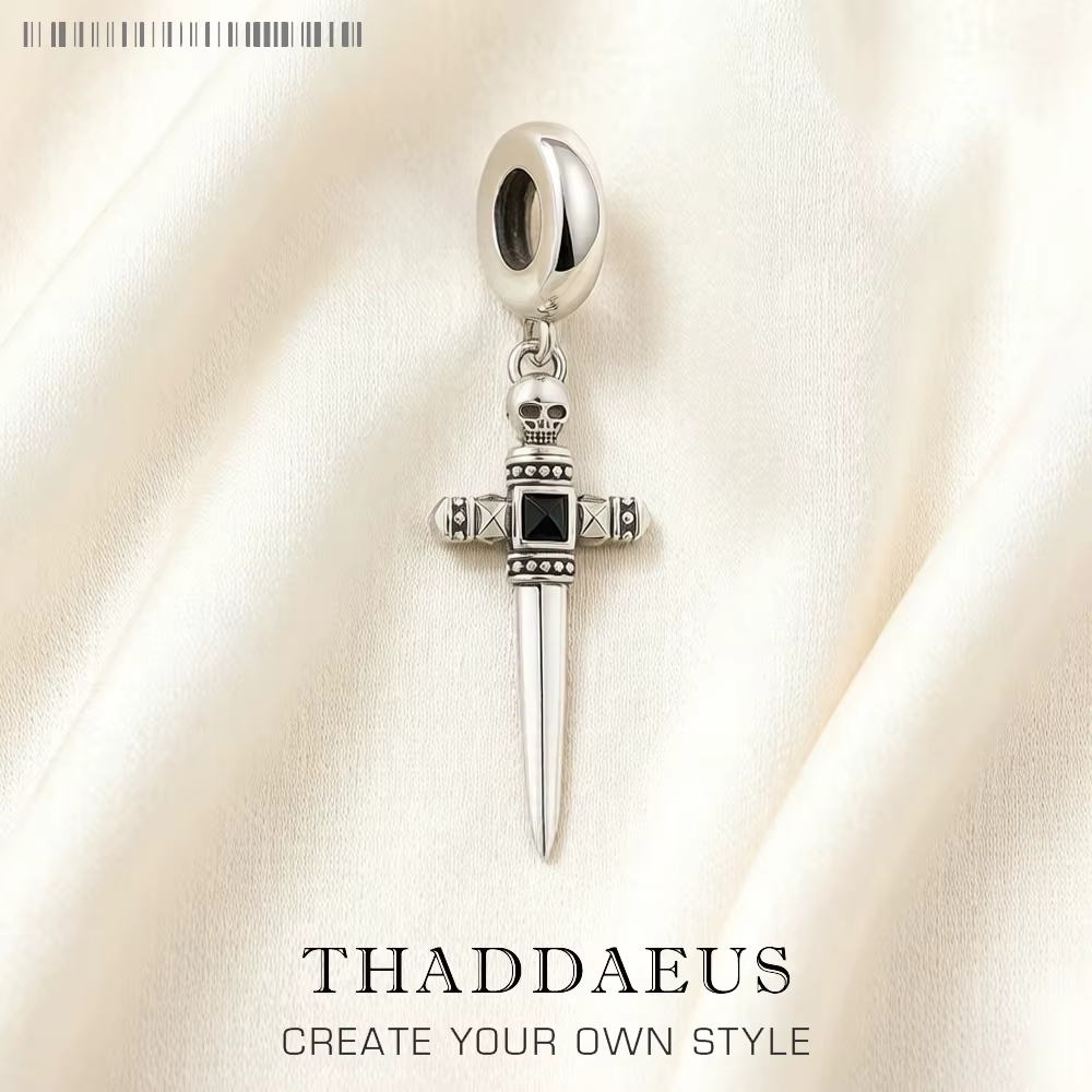 Pendentif à breloques épée
