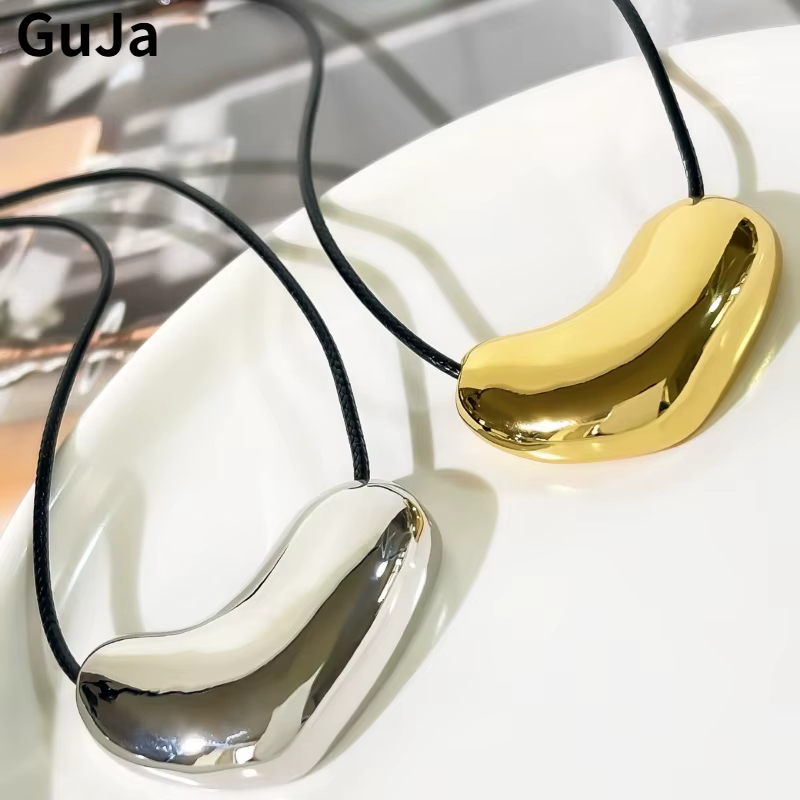 Collier pendentif en métal irrégulier pour femme