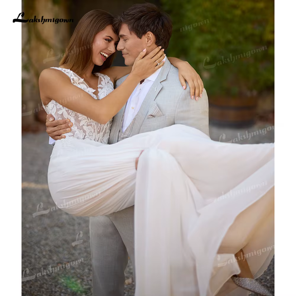 Robe de mariée bohème romantique en dentelle florale appliquée