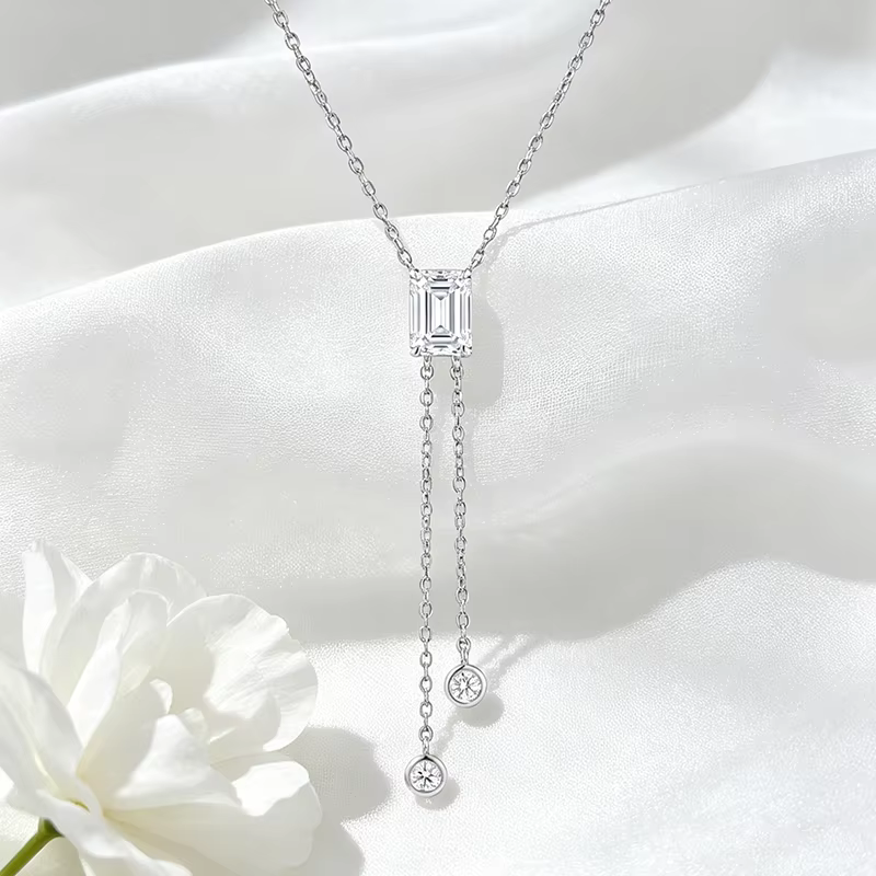 Smyoue Nouveau Collier à Pendentif en Moissanite Taille Émeraude 2CT 6*8mm pour Femme