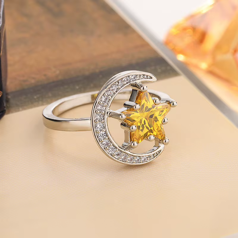 Bague étoile dorée et lune CZ pour femme | Conception céleste en zircone jaune | Plaqué argent 925 | Bijoux de mode