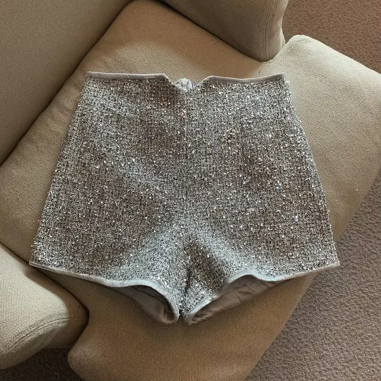 Short taille haute à paillettes argentées pour femmes