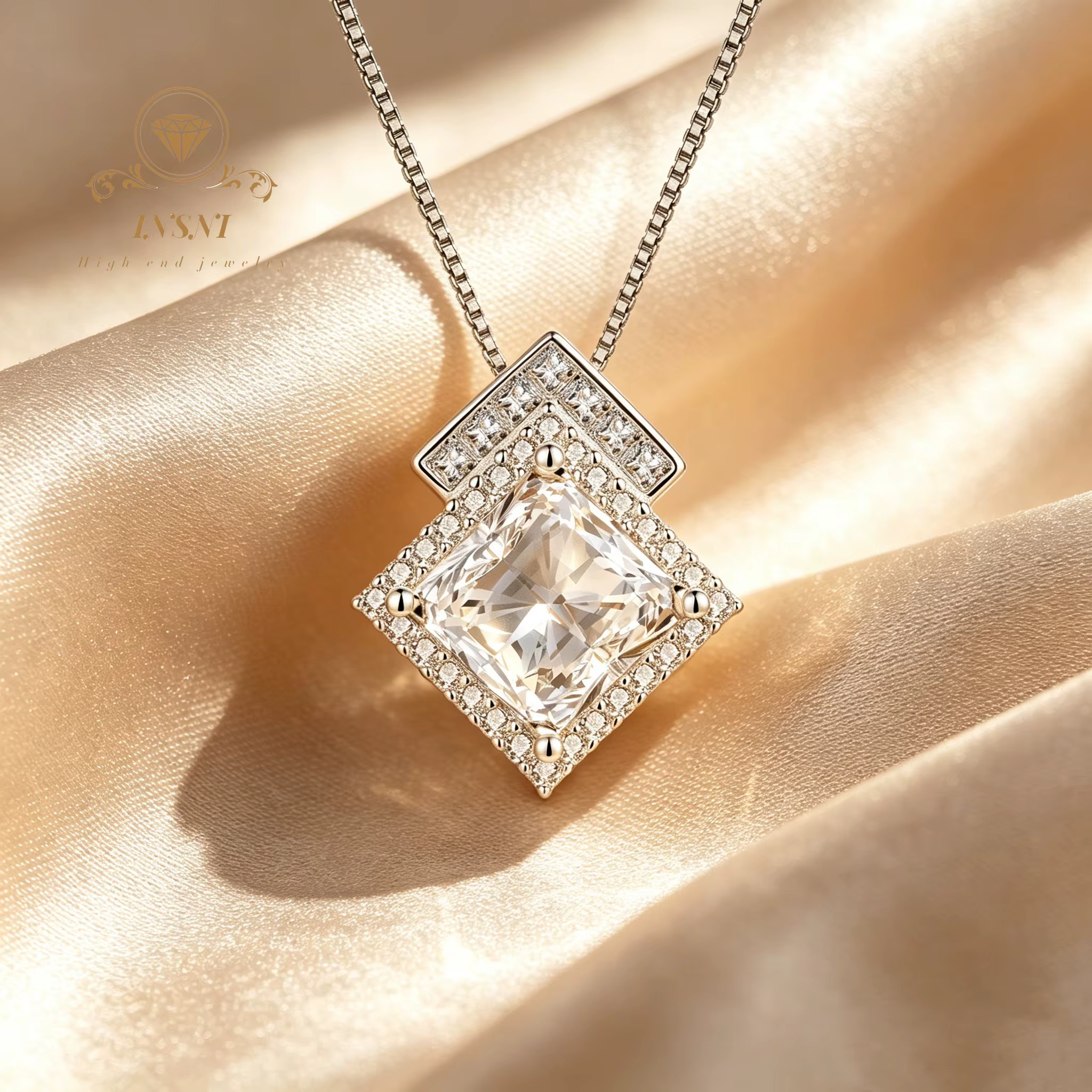 Collier en argent sterling S925 avec pendentif exagéré micro-serti en forme de cube de sucre