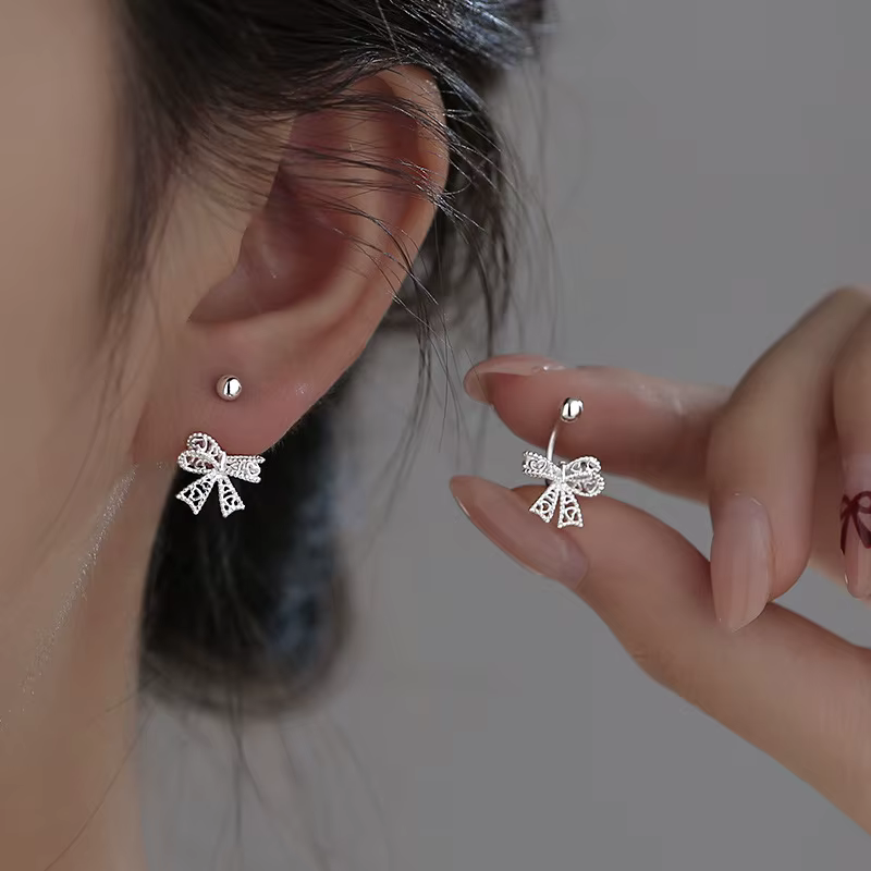 Boucles d'oreilles clous en argent avec nœud cœur ajouré en dentelle et boucle à vis