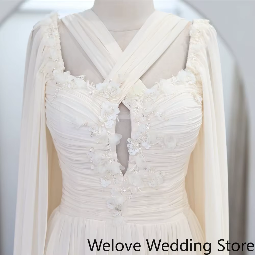 Robe de mariée avec encolure halter croisée effet cache-cœur