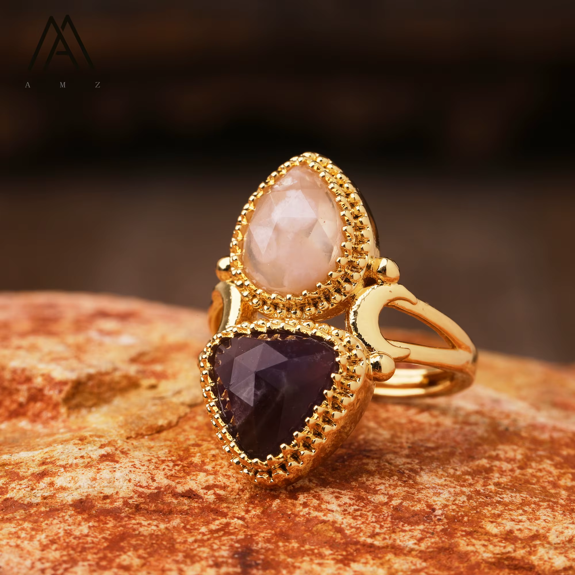 Bague réglable en forme de triangle avec pierres précieuses en cristal naturel