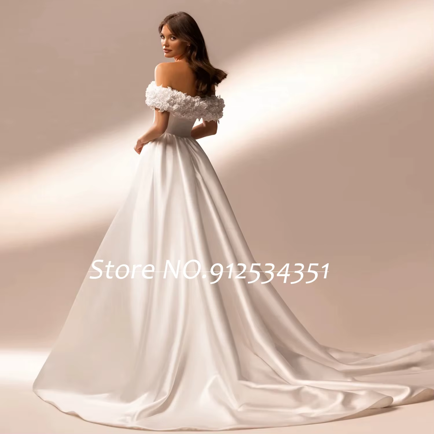 Robe de Mariage Simple en Satin avec Fleurs Faites à la Main
