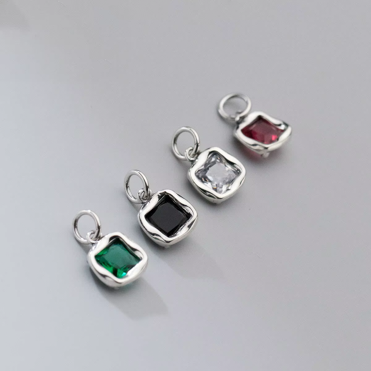 Breloques carrées en Zircon