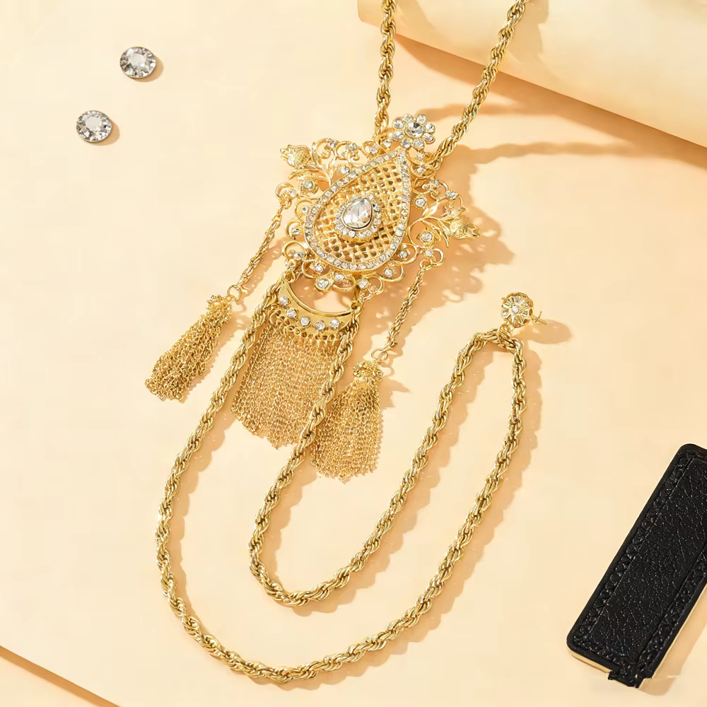 Collier luxueux et complexe