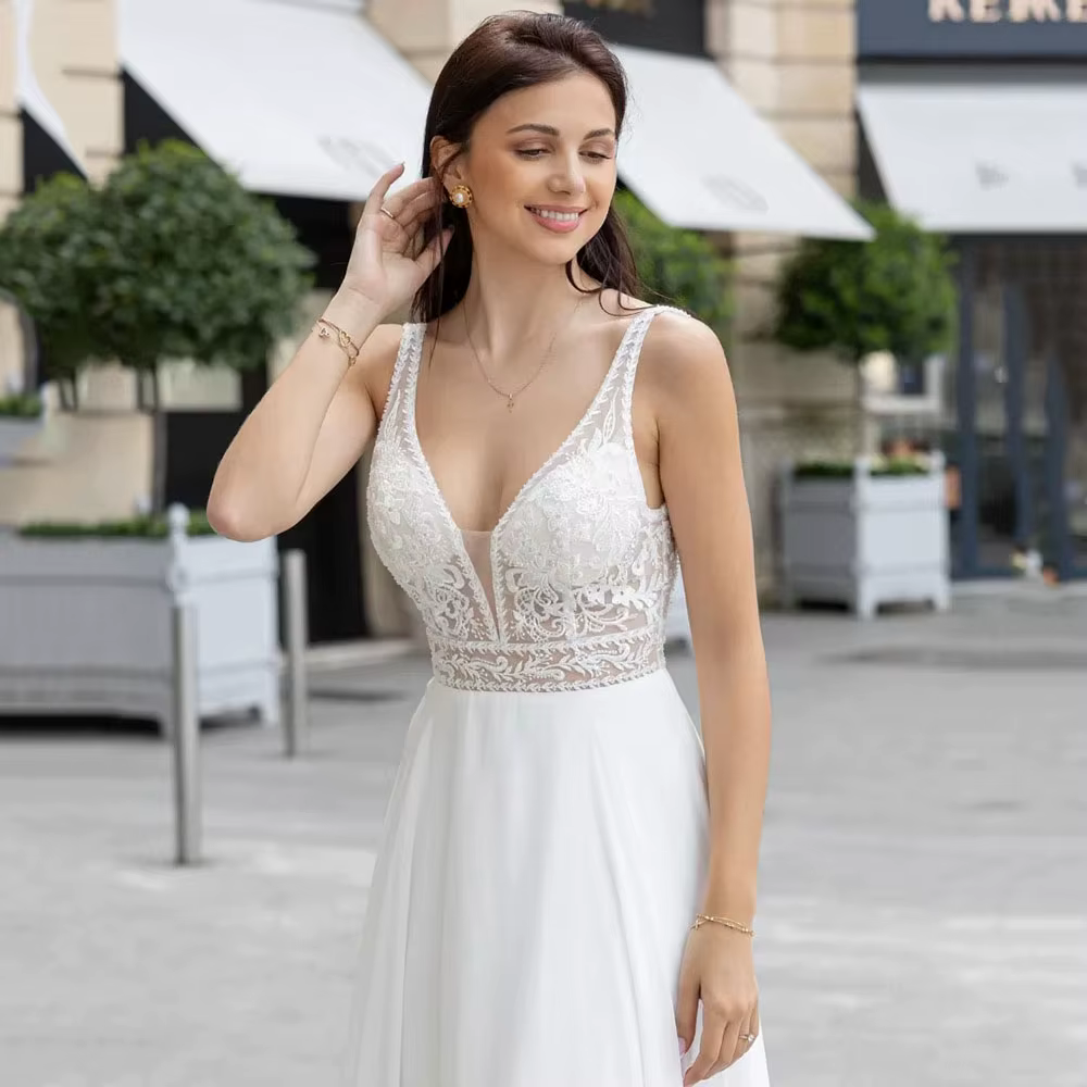 Robes de mariée en dentelle à col en V et coupe trapèze