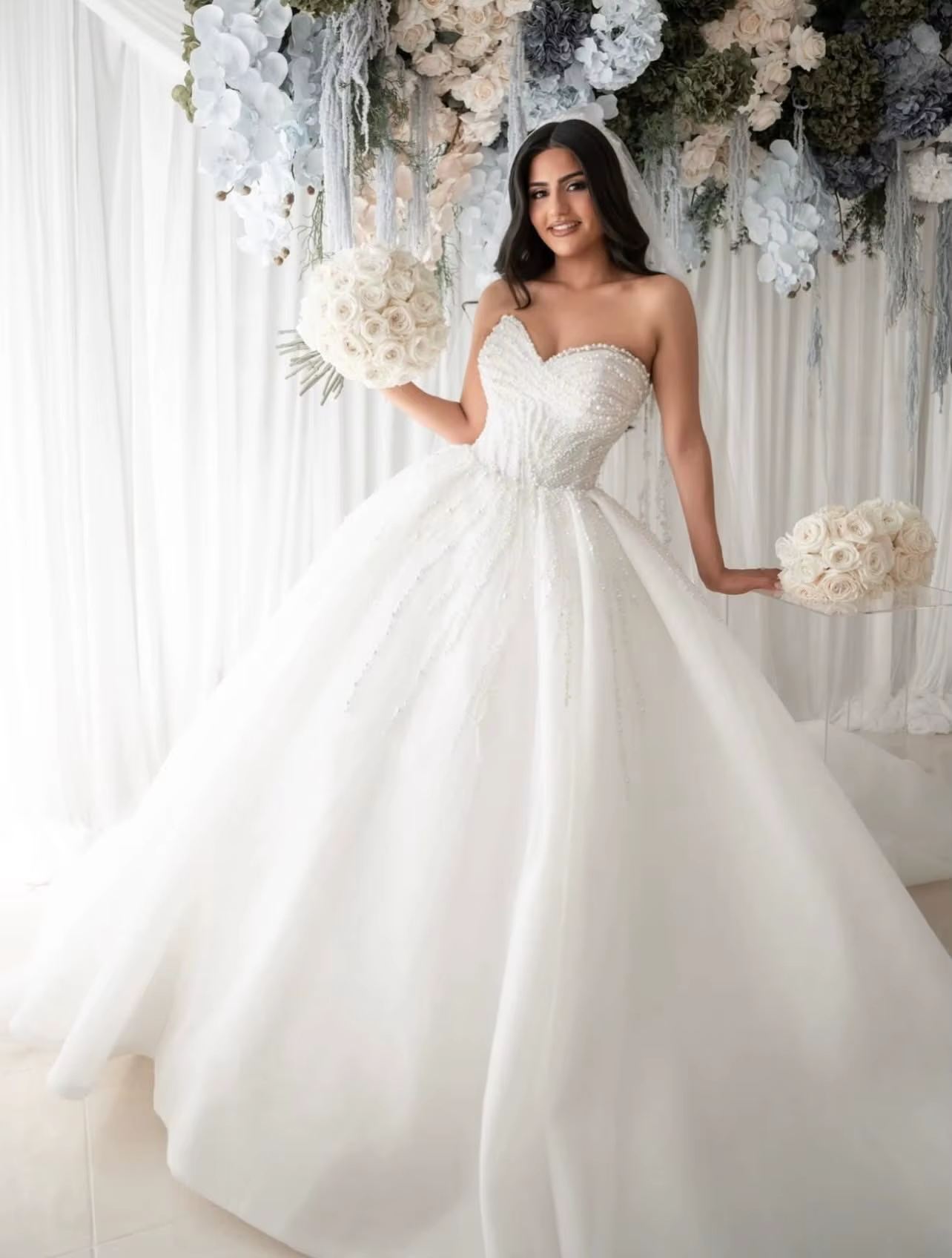 Robes de mariée sexy personnalisées avec perles