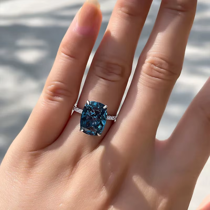 Huitan – grands anneaux ovales bleus CZ pour femmes, accessoires féminins élégants de tempérament pour mariage, fiançailles, bijoux contractés à la mode
