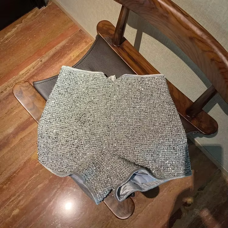 Short taille haute à paillettes argentées pour femmes