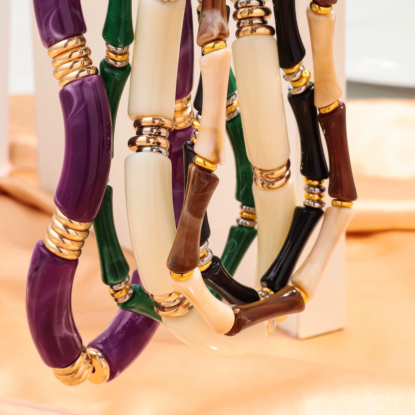 Boho Acrylique Bambou Tube Incurvé Empilable Président Colliers